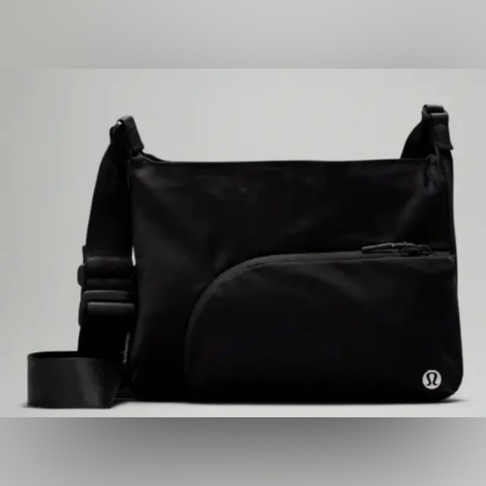 2-IN-1 CROSSBODY YOGA MAT BAG